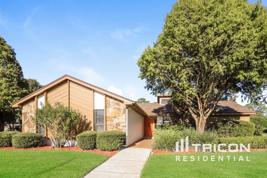 Primary Photo - 1507 Teakwood Dr