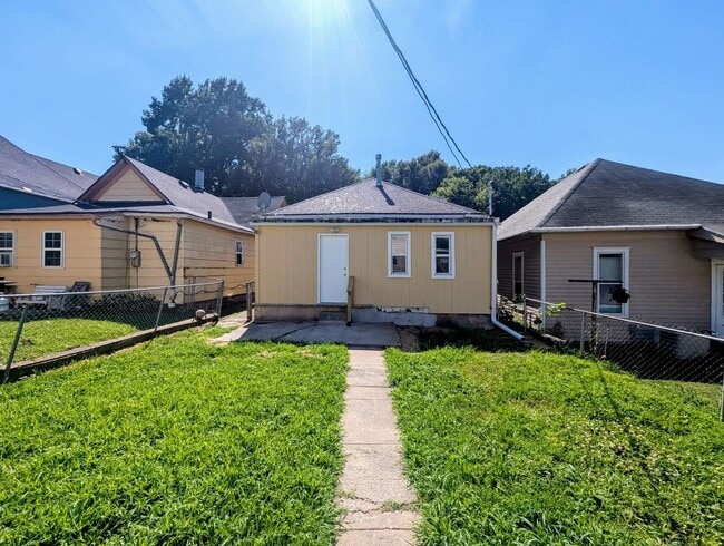 Building Photo - 1219 N 11th St
