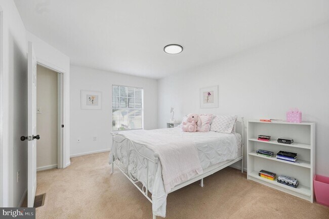 Building Photo - 11170 Hamlet Ct