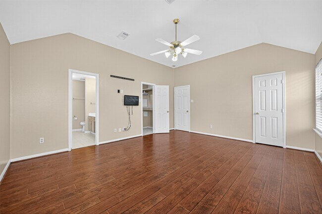 Building Photo - 647 Hollandbridge Ln