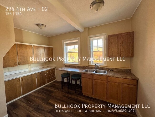 Building Photo - 224 4th Ave