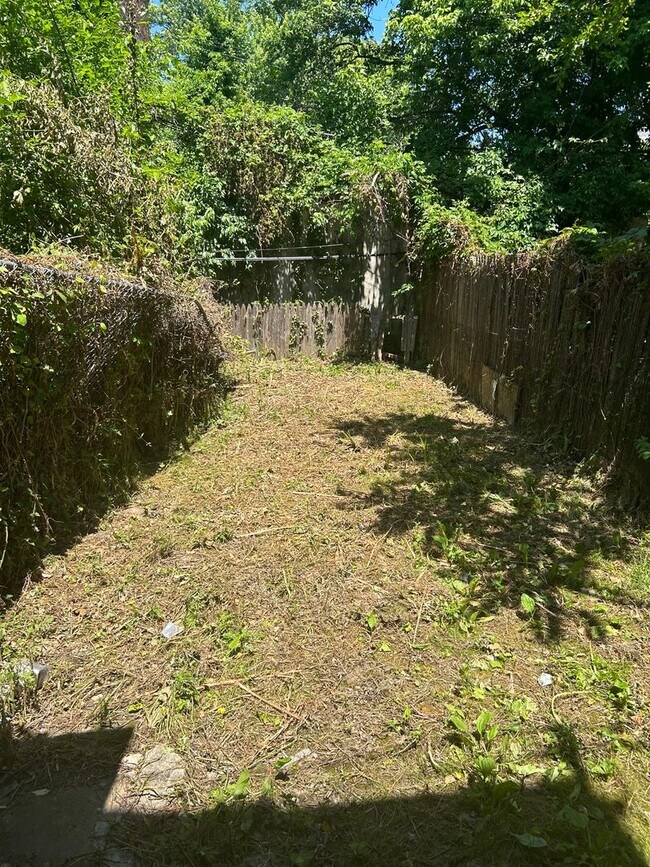 Building Photo - Germantown 2BR w/porch and yard