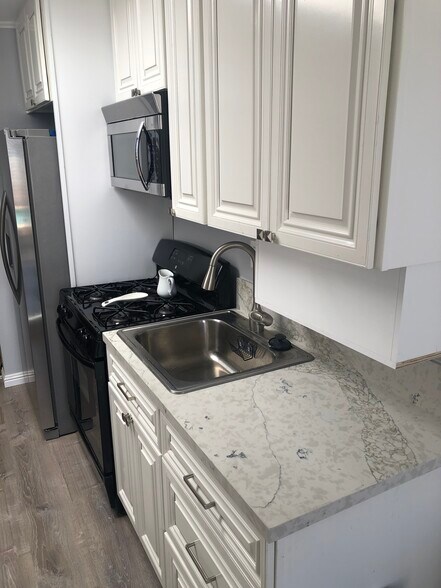 Building Photo - 9310 Dempster Dr