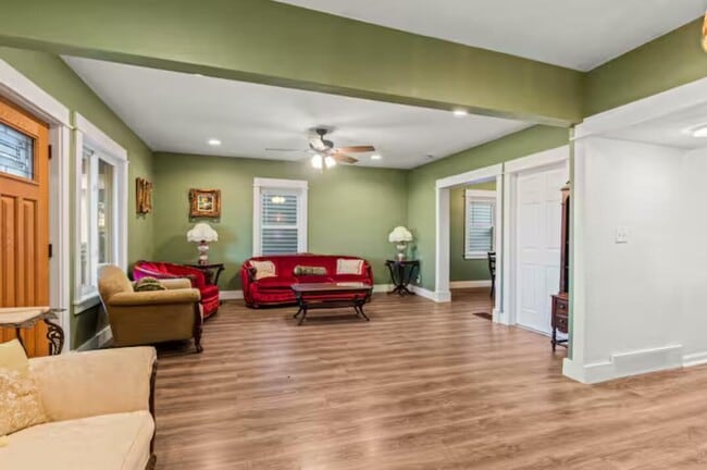 Building Photo - 2853 S Ellen St