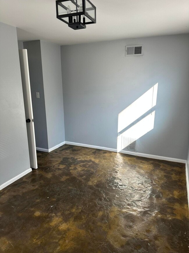 Building Photo - 703 Wilkinson Blvd