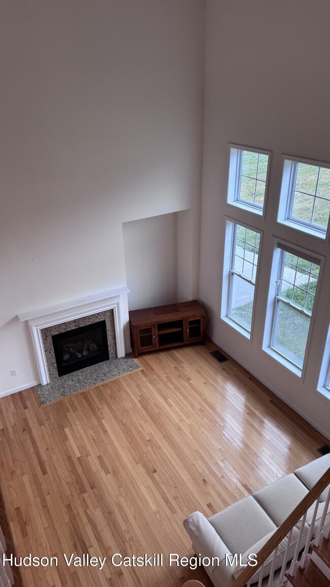 Building Photo - 245 Buttonwood Way