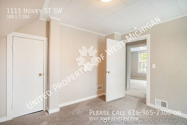 Building Photo - Available Now | 3 Bedroom 1.5 Bath Single ...