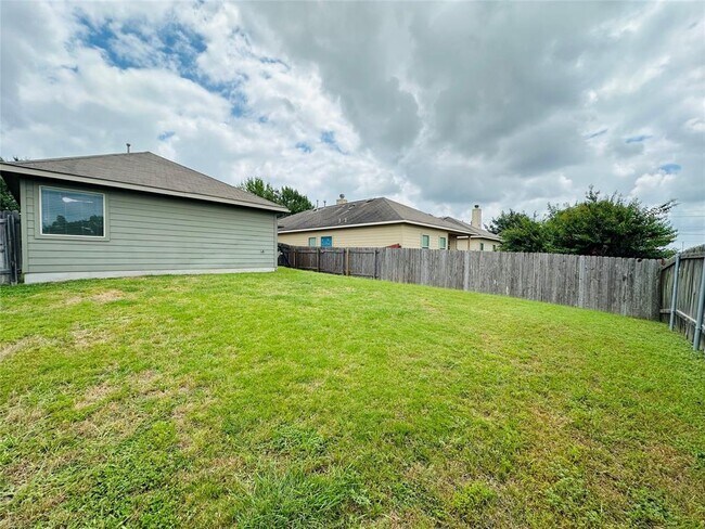 Building Photo - 7521 Cedar Edge Dr