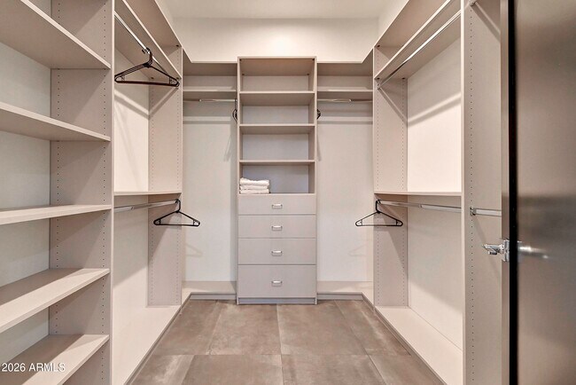 Building Photo - 6401 E Larkspur Dr