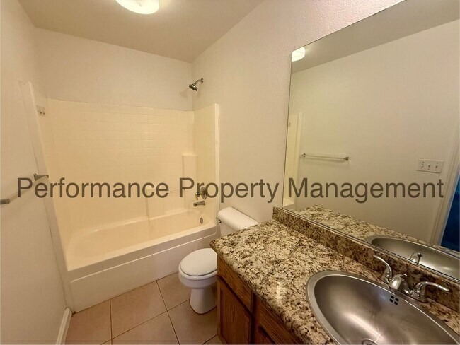 Building Photo - Stunning 5 Bed/2 Bath NW Bakersfield Home w/ $0 Deposit Option