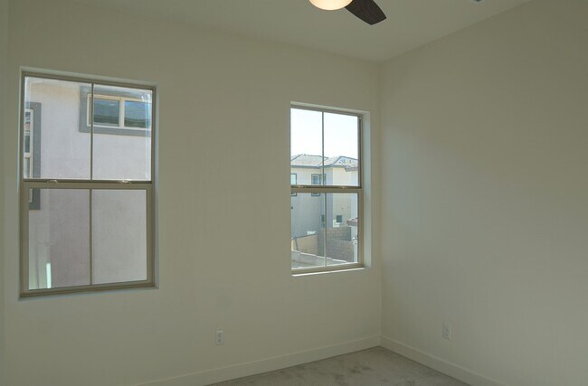 Building Photo - 36016 Franklin Dr
