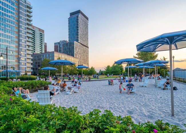 Building Photo - 20 Newport Pkwy