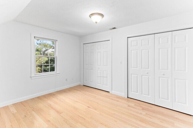 Building Photo - 5 Neff Dr