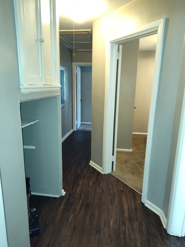 Building Photo - 3912 Crestview Dr