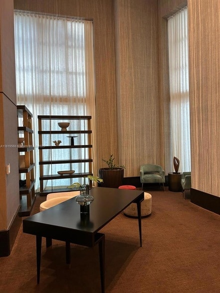 Building Photo - 950 Brickell Bay Dr