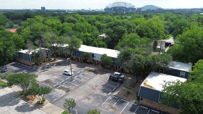 Building Photo - Diamond Villas