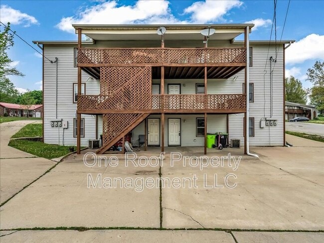 Building Photo - 1911 Chateau Dr