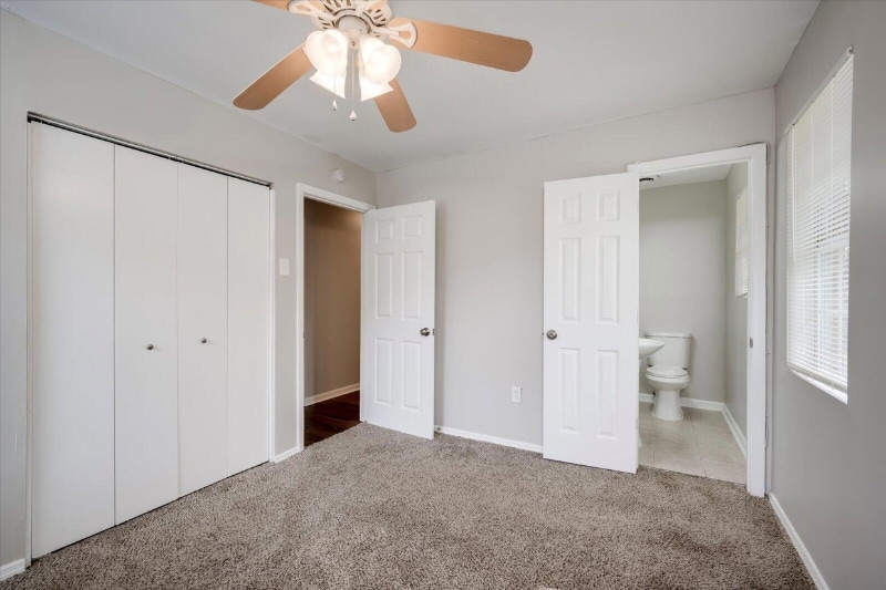 Building Photo - 2922 Dahlia Dr