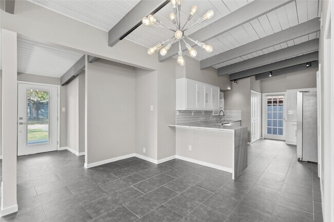 Building Photo - 5001 Nina Lee Ln