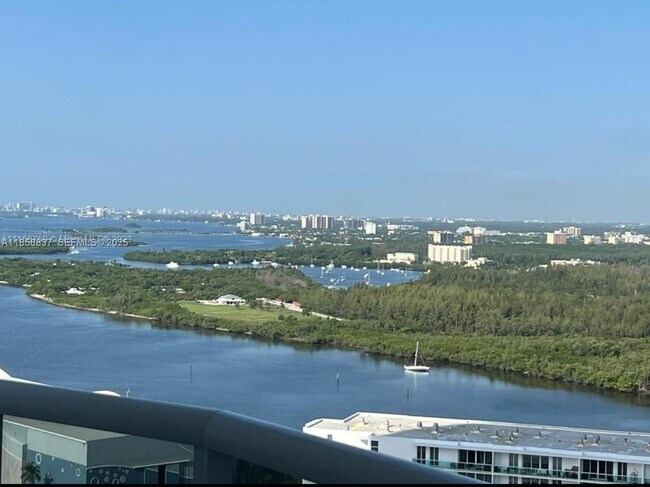 Building Photo - 15811 Collins Ave