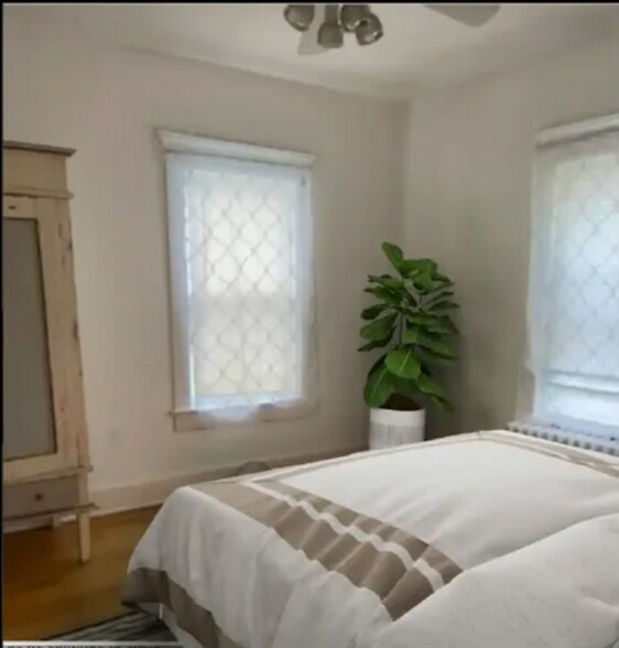 bedroom 3 of 3 - 80 Wyckoff Ave