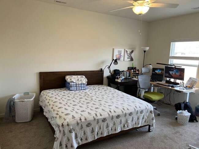 Building Photo - WEST LAFAYETTE..3 Bed 2 Bath plus office/den