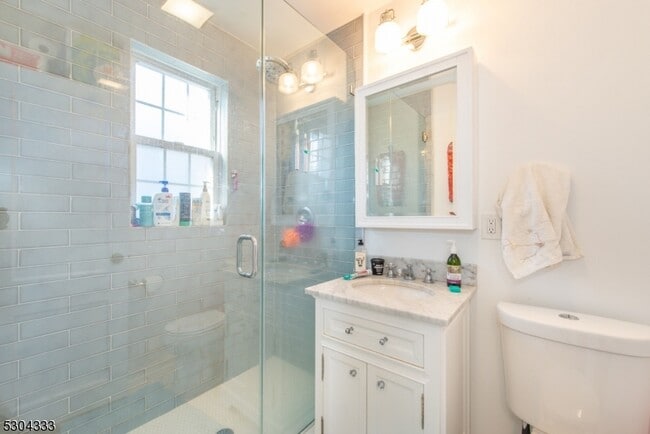 Building Photo - 376 Claremont Ave