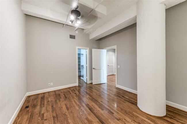Building Photo - 1120 Texas St