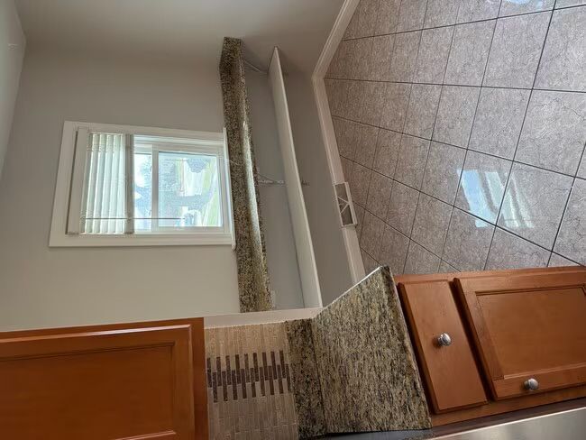 Building Photo - 7314 S Oak St