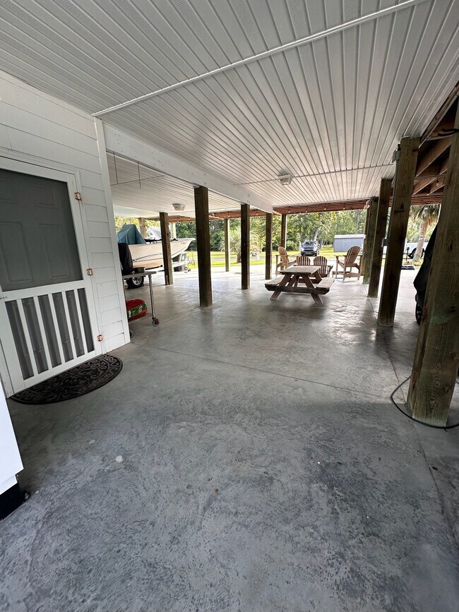 Building Photo - 1846 Camelot Dr SW