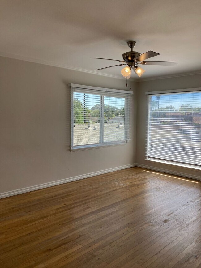 Building Photo - Spacious 1 Bedroom Apartment for rent in L...