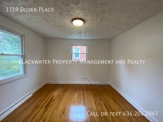 Building Photo - 1319 Dover Pl