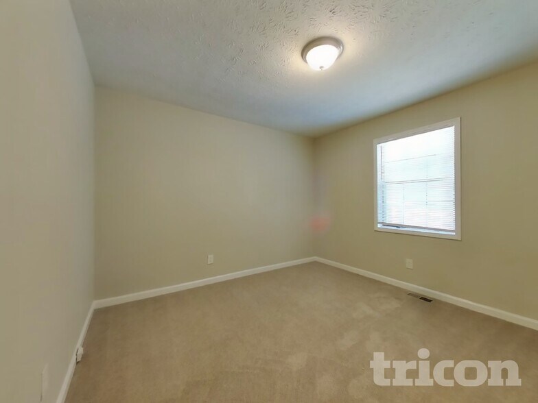 Building Photo - 4211 Clearview Dr