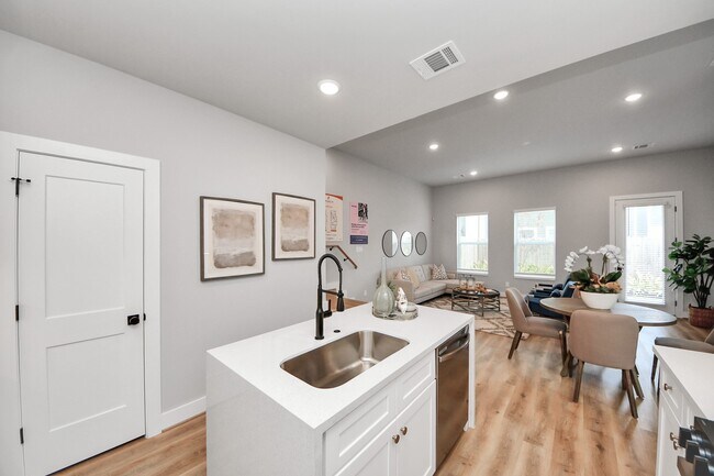 Building Photo - 5809 Francis Oak Ln