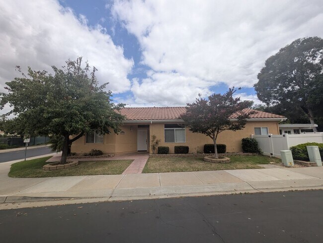 Building Photo - Spacious 3 Bedroom, 2 Bath located in Treasures of Caste Creek Community!