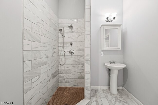 Building Photo - 176 Union Ave