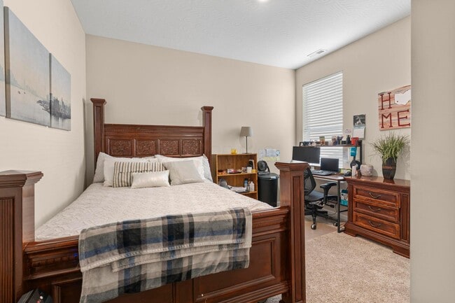 Building Photo - 220 Woodland Sky Dr