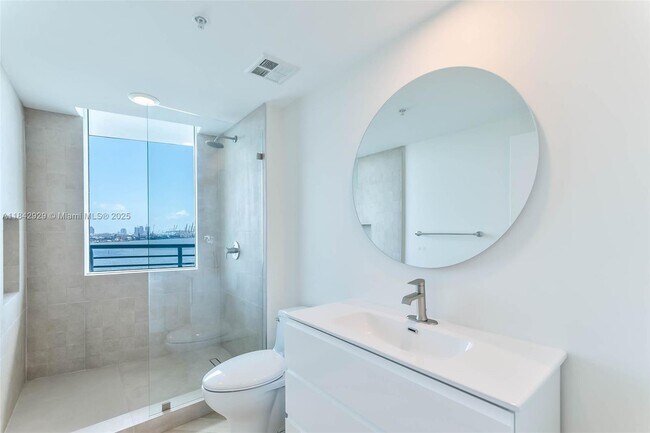 Building Photo - 335 S Biscayne Blvd