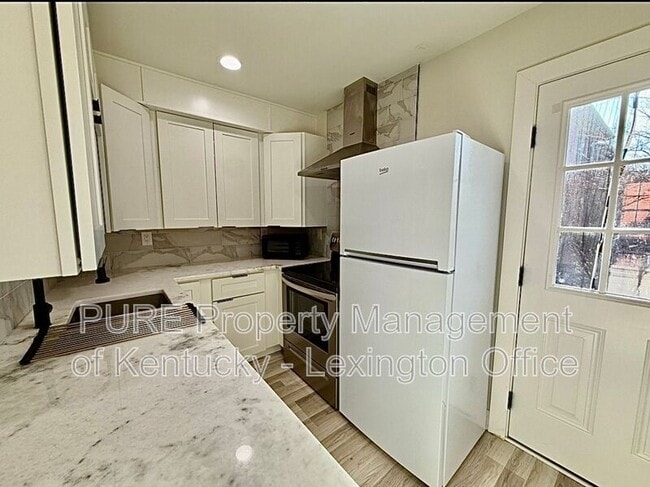 Building Photo - 305 Lake St