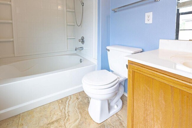 Building Photo - 211 Rim Rock Dr