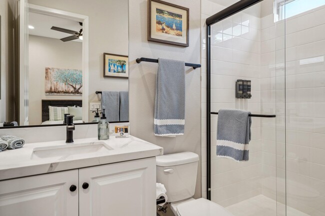 Building Photo - 51725 Pinnacle Vis Dr