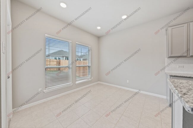 Building Photo - 748 Gingham Trl