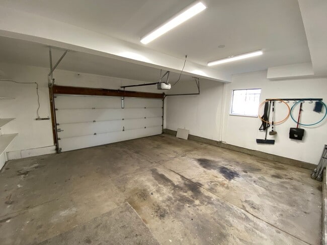 Building Photo - 1632 S Macon St