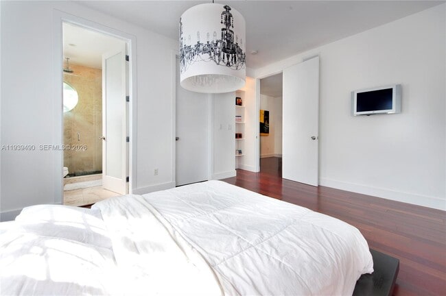 Building Photo - 1025 Michigan Ave