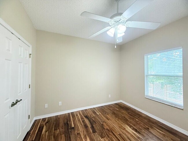 Building Photo - 4607 Carmel Cir