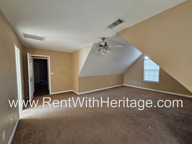 Building Photo - GORGEOUS LAKE VIEW HOME IN POPULAR LAKERIDGE SUBDIVSION! GREAT LOCATION - CLOSE TO EVERYTHING