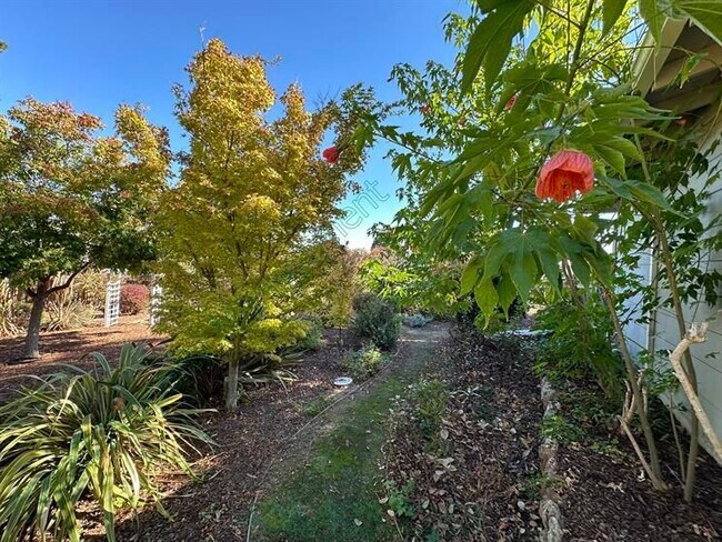 Building Photo - 108 Club Dr