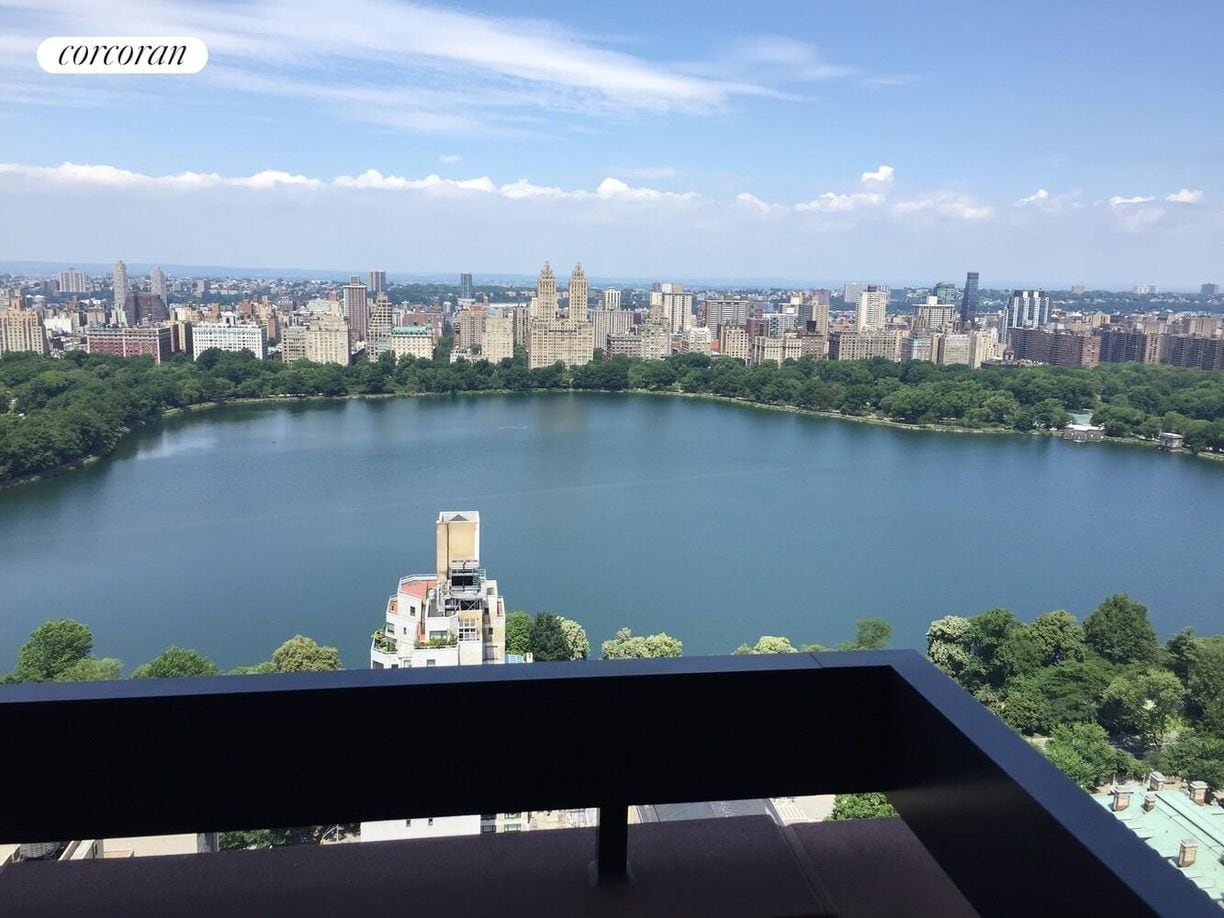 Building Photo - 45 E 89th St