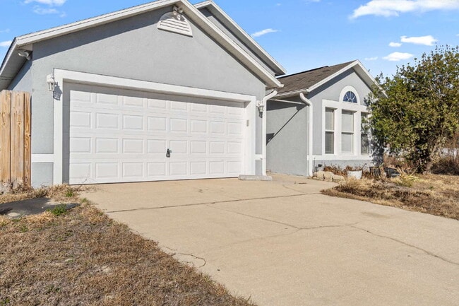 Building Photo - Spacious 3BR Home with Tile Floors & Spa-Like Primary Suite – Marion Oaks