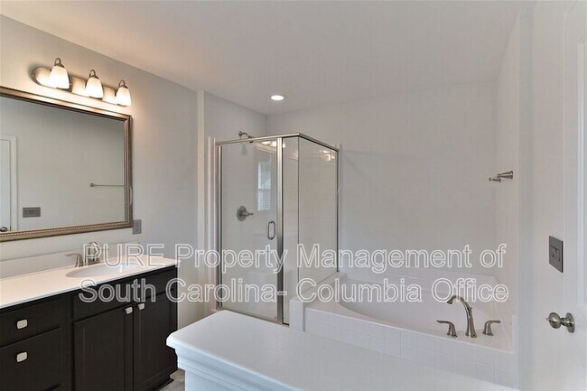 Building Photo - 109 Weeping Oak Ln